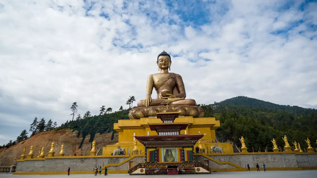 What are the 3 main beliefs of tibetan buddhism?