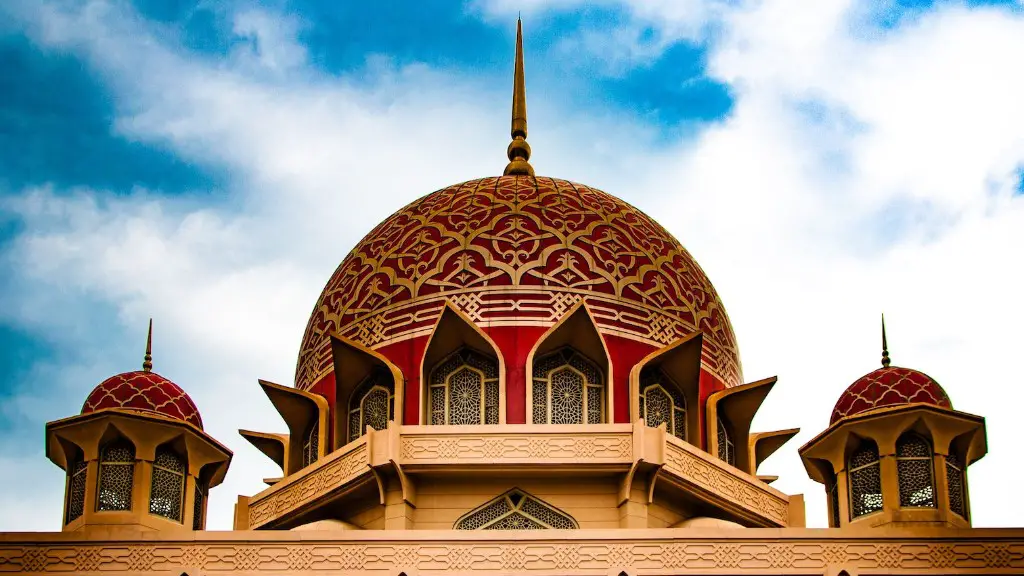 What are the traditions of buddhism?